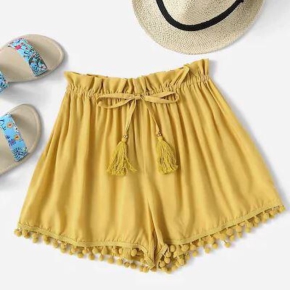 Pants - Yellow pompom shorts